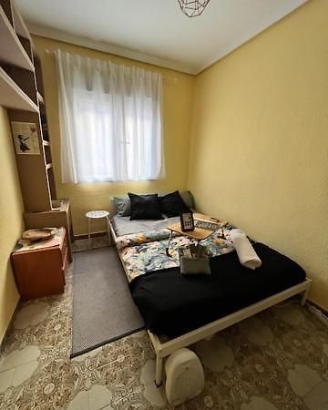 Gemuetliches Zimmer "Gold" Fuer 2 Personen Und Katzenliebhaber Валенсия Экстерьер фото